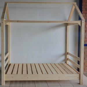 Single Poster bed | MB Pine & Furniture