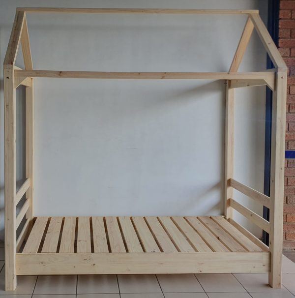 Single Poster bed | MB Pine & Furniture